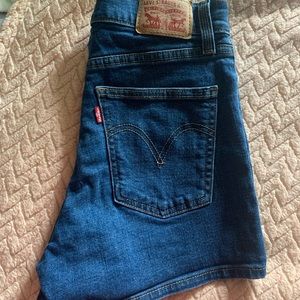 Levi women’s Jean shorts size 26